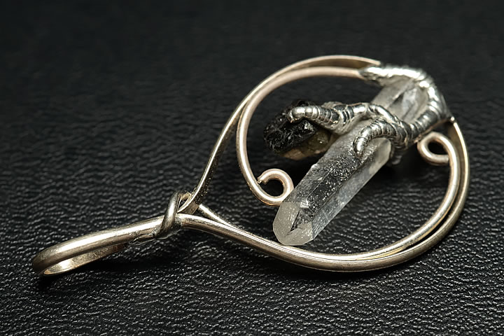 (横穴) 『P』 1粒売り アルファベット 彫刻 水晶 10mm ゴールド パワーストーン バラ売り 天然石 パワーストーン ばら売り ビーズ 穴あき 1玉売り 金色 アクセサリー パーツ ハンドメイド アクセサリーパーツ 材料 天然石ビーズ パワーストーンビーズ