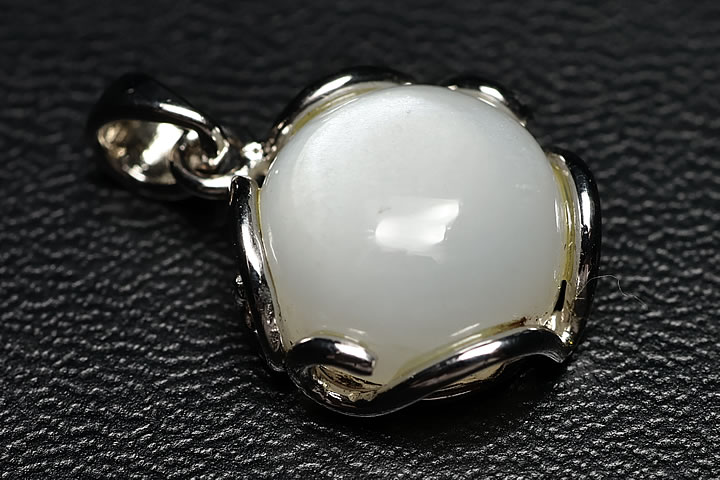 ホワイトムーンストーンペンダントトップ トップグレード