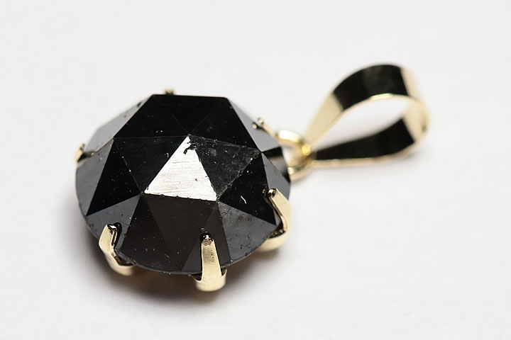 決算記念品 2.00ctブラックダイヤカットペンダントトップ　K18