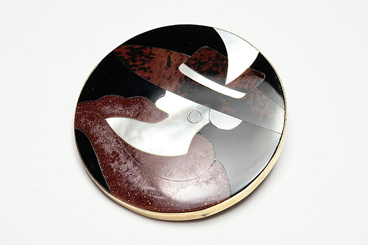 トップ部分:4.4×4.4×0.35cm　 ペンダントトップとブローチを兼用したアクセサリーです。 TPOやファッションに合わせて使い分けられます。 金具はすべてK18です。　