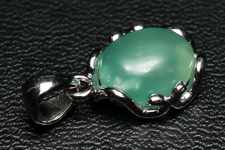 宝石質ジェムシリカペンダントトップ　ペルー産