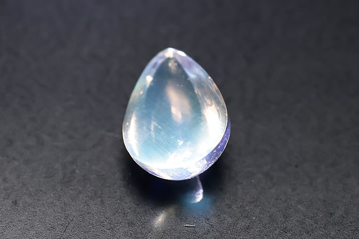 0.78ct 宝石質ロイヤルブルームーンルース