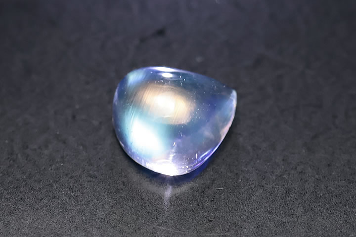 Rakuten - 0.73ct 宝石質ロイヤルブルームーンルース