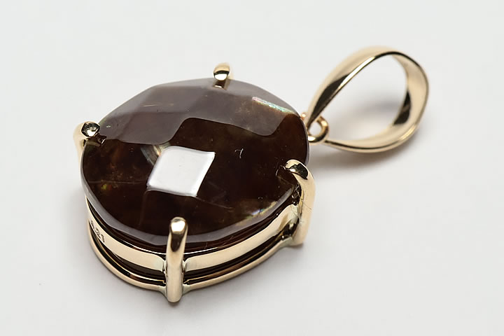 4.21ct奈良県天川村産　レインボーガーネットジェムグレードペンダントトップ　K18日本加工　原石付き