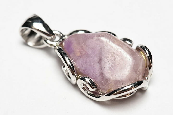 ピンクスギライトペンダントトップ プレミアムグレード