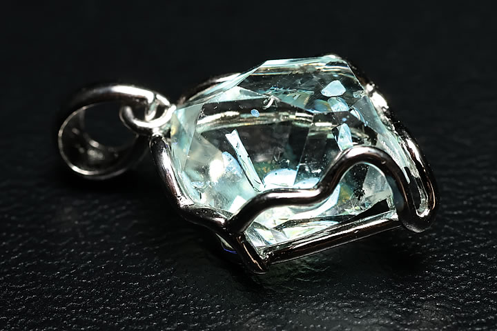 オイルクォーツペンダントトップ　プレミアムグレード　パキスタン産