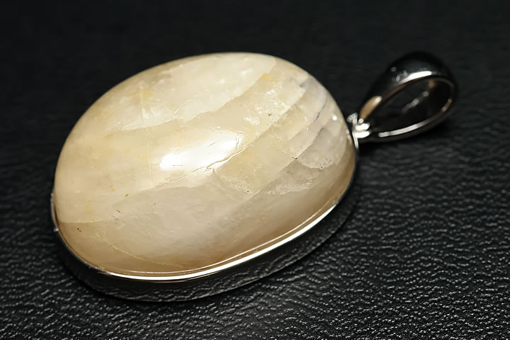 44.20ct特大サイズ フェナカイトペンダントトップ ブラジル産