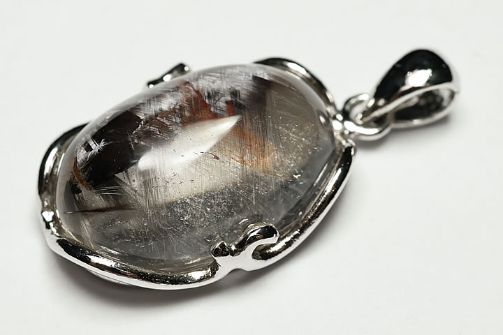 プラチナルチルペンダントトップ