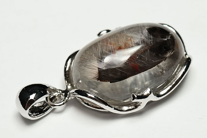 プラチナルチルペンダントトップ