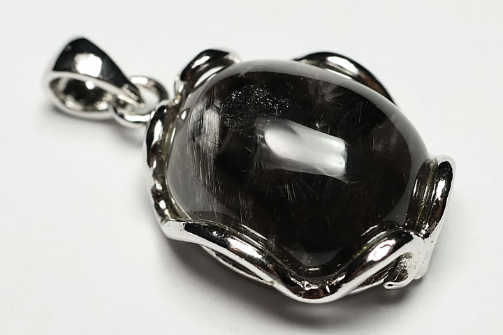 プラチナルチルペンダントトップ