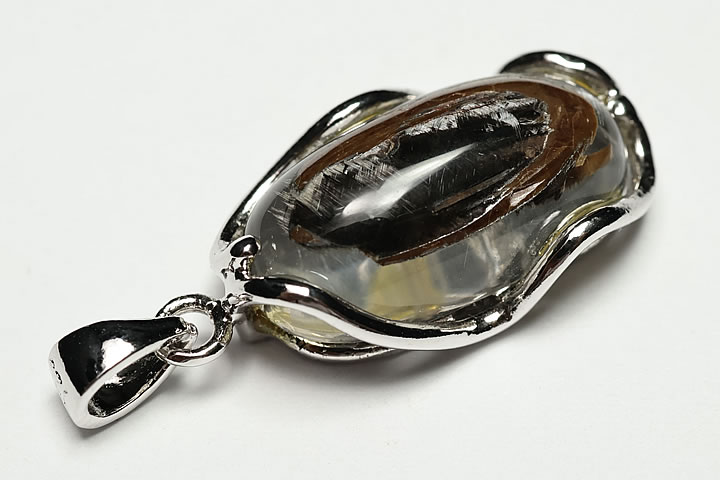 プラチナルチルペンダントトップ