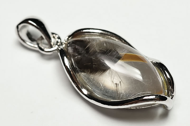 プラチナルチルペンダントトップ