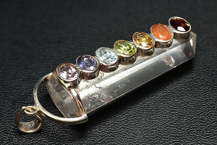 ヒマラヤ水晶磨きポイント チャクラペンダントトップ