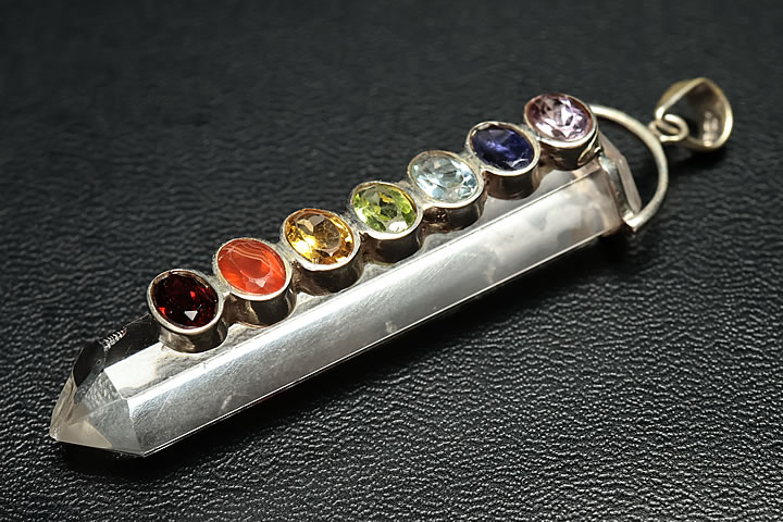 ヒマラヤ水晶磨きポイント チャクラペンダントトップ