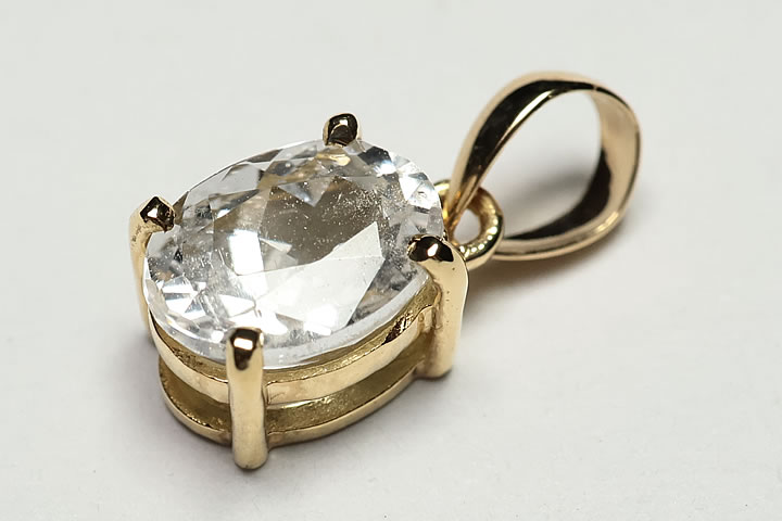 トップ部分:約0.7×0.5×0.45cm　0.87ct　 当店大人気のフェナカイトのペンダントトップが入荷致しました! もちろん、ペンダント一つ、一つ、研磨の達人の職人が丁寧に仕上げ、そして金具も18金を使いまして完成させました。価格面で...