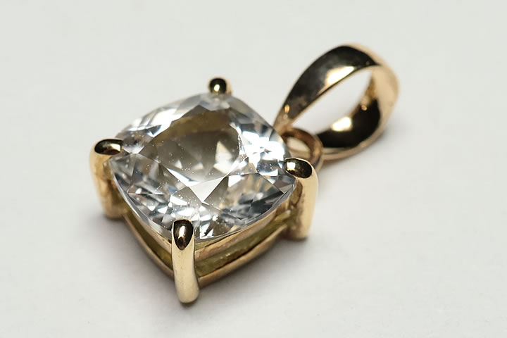 0.78ctフェナカイトK18ペンダントトップ　ファイナルグレード++ ブラジル産 鑑別書付き!