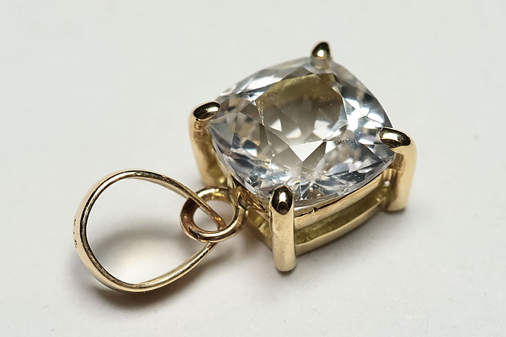 0.78ctフェナカイトK18ペンダントトップ　ファイナルグレード++ ブラジル産 鑑別書付き!