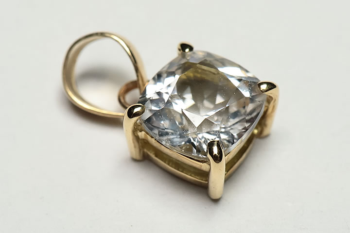 0.78ctフェナカイトK18ペンダントトップ　ファイナルグレード++ ブラジル産 鑑別書付き!