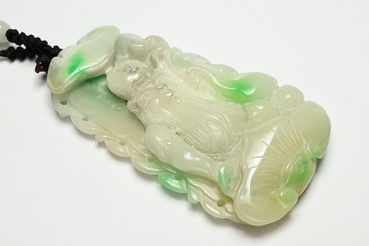 ミャンマーヒスイ透かし彫り特大ペンダントトップ
