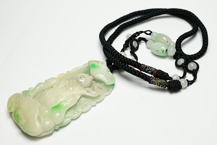 ミャンマーヒスイ透かし彫り特大ペンダントトップ