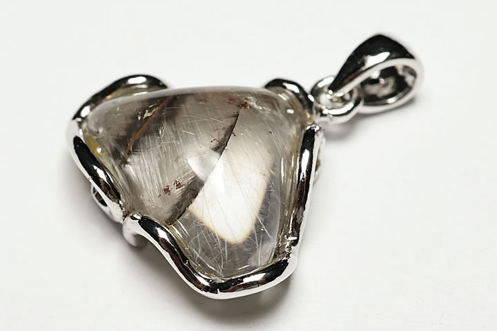 プラチナルチルペンダントトップ