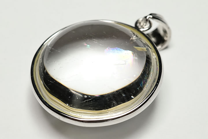 マダガスカル産天然レインボークォーツペンダントトップ