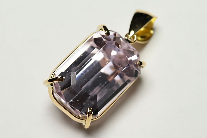 8.05ct K18クンツァイトカットペンダントトップ ファイナルグレード++++ アフガニスタン産
