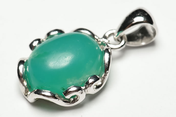 宝石質ジェムシリカペンダントトップ　ペルー産