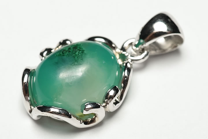 宝石質ジェムシリカペンダントトップ　ペルー産