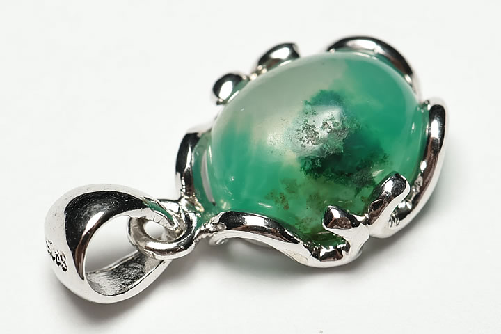 宝石質ジェムシリカペンダントトップ　ペルー産