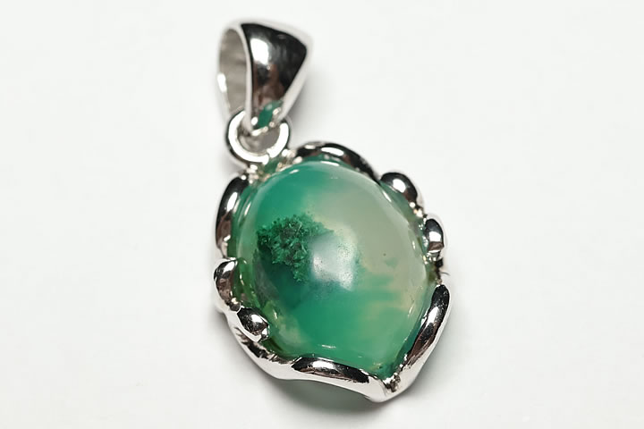 宝石質ジェムシリカペンダントトップ　ペルー産