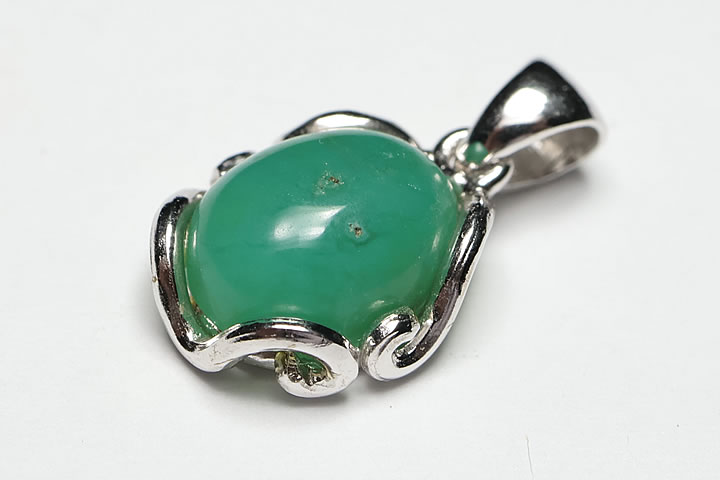 宝石質ジェムシリカペンダントトップ　ペルー産