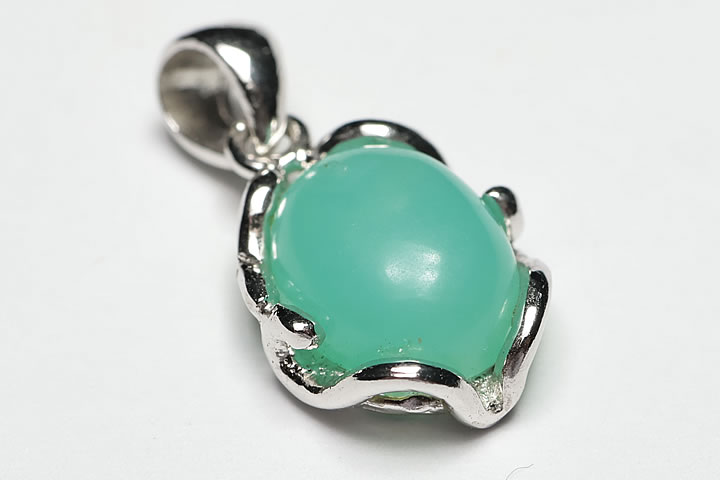 宝石質ジェムシリカペンダントトップ　ペルー産