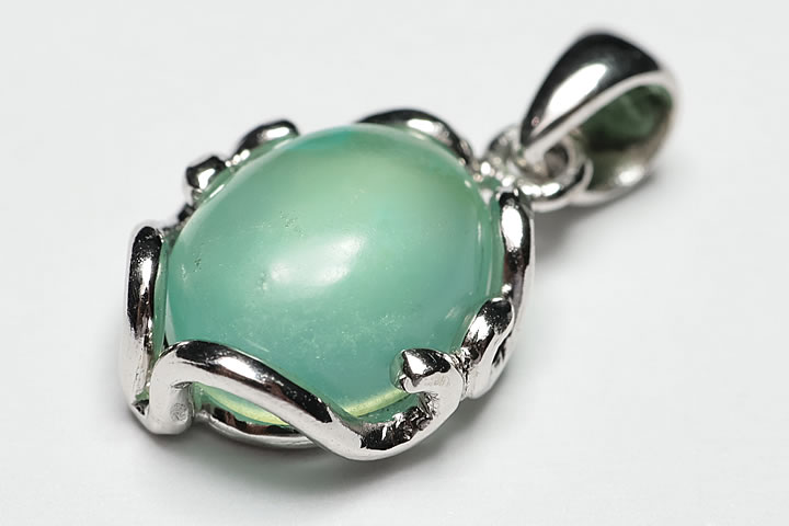 宝石質ジェムシリカペンダントトップ　ペルー産