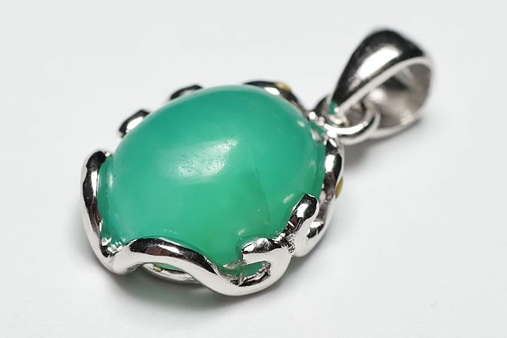 宝石質ジェムシリカペンダントトップ　ペルー産