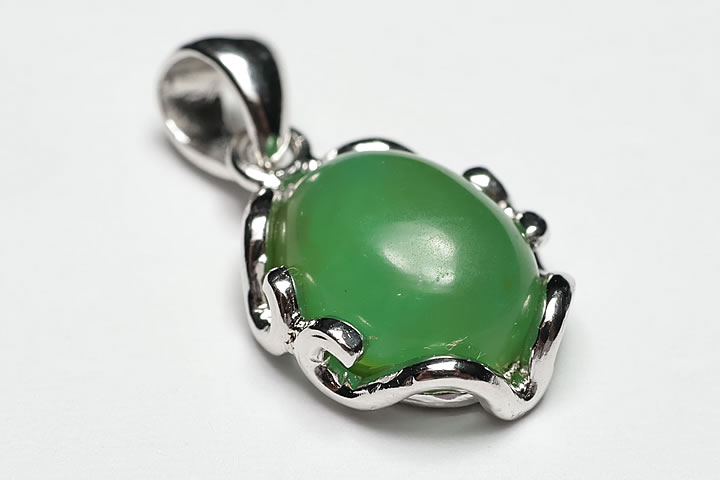 宝石質ジェムシリカペンダントトップ　ペルー産