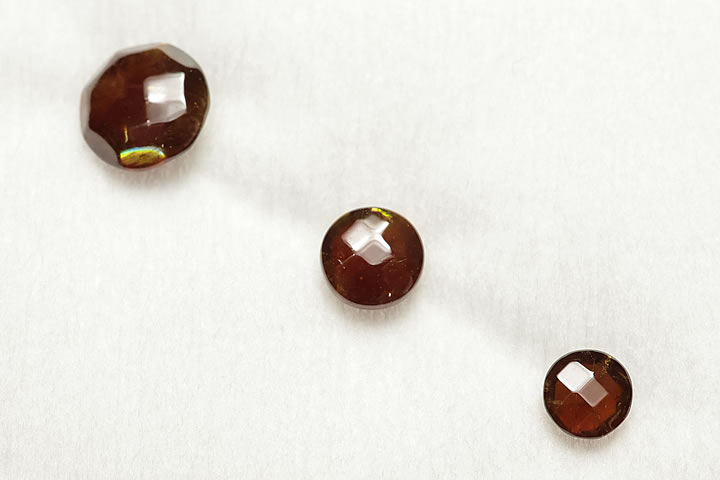 2.52ct 奈良県天川村産 レインボーガーネットジェムグレードルース 日本加工