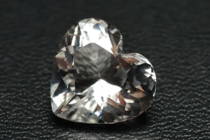 4.62ct 山梨県乙女鉱山産 乙女水晶ハートカットルース (日本の職人シリーズ)