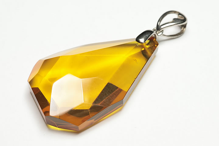 ブルーアンバーペンダントトップ ファイナルグレード