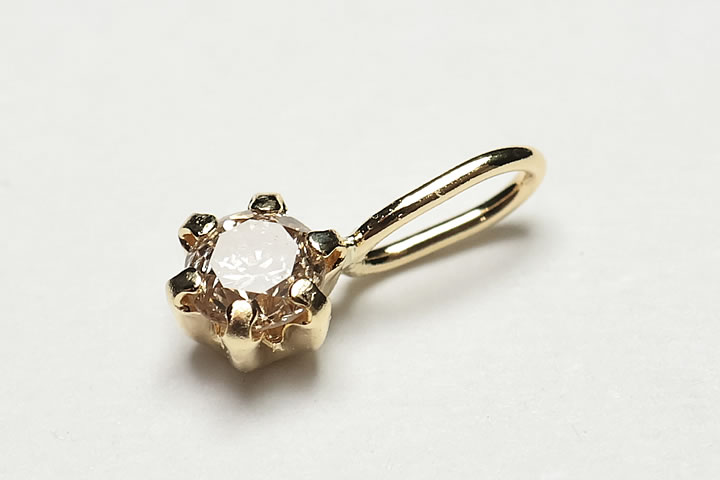 乐天商城 - K18YGダイヤモンドペンダントトップ 0.08ct 高品質グレード 国内加工品