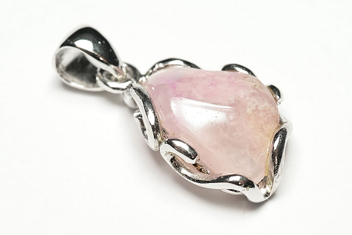 ピンクスギライトペンダントトップ 宝石質グレード++