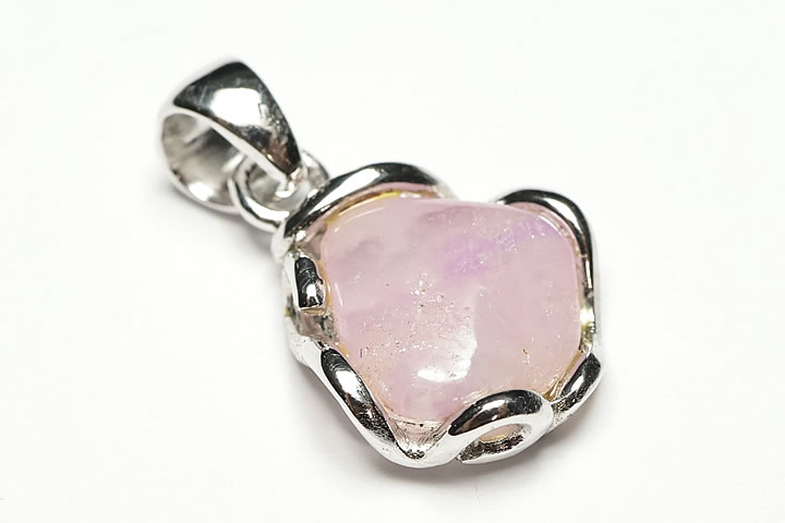 ピンクスギライトペンダントトップ 宝石質グレード++