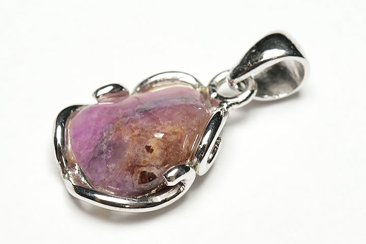 ピンクスギライトペンダントトップ 宝石質グレード++