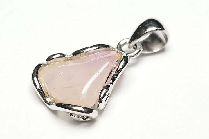 ピンクスギライトペンダントトップ 宝石質グレード++