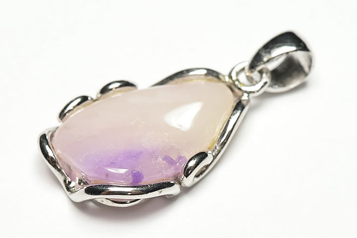 ピンクスギライトペンダントトップ 宝石質グレード++