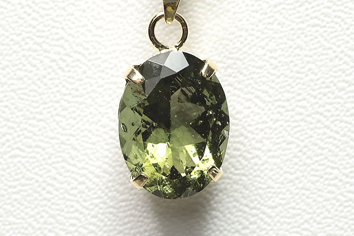 業界最安値に挑戦中！0.90ct モルダバイトオーバルカットペンダントトップ...