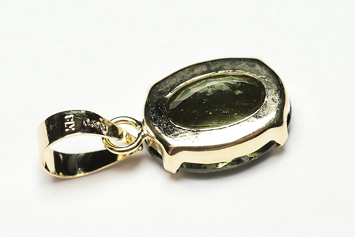 業界最安値に挑戦中！0.90ct モルダバイトオーバルカットペンダントトップ K18YG