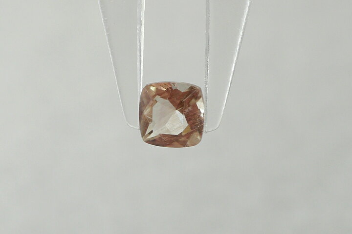 サイズ:約 0.4×0.4×0.3cm　0.29ct　大人気オレゴンサンストーンのカットルースでございます。 照り、カット、オレゴンサンストーン特有の色合いが美しいルースです。 今後この価格での販売は難しいと思います。　