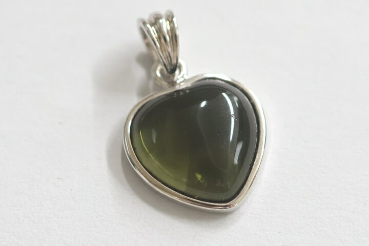モルダバイトハートトペンダントップ