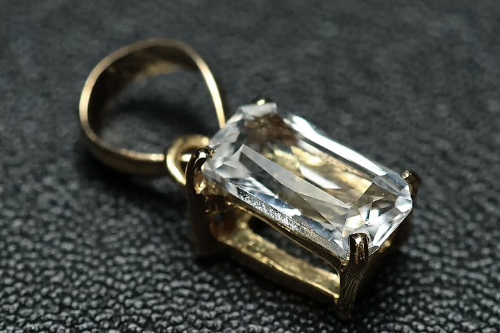 0.31ctフェナカイトK18ペンダントトップ　ファイナルグレード++ ブラジル産 鑑別書付き!